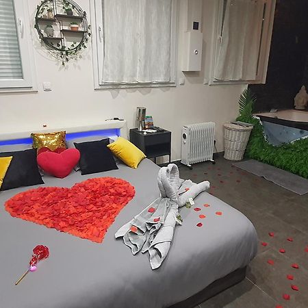 Suite Jacuzzi Privatif Plage Des Catalans マルセイユ エクステリア 写真