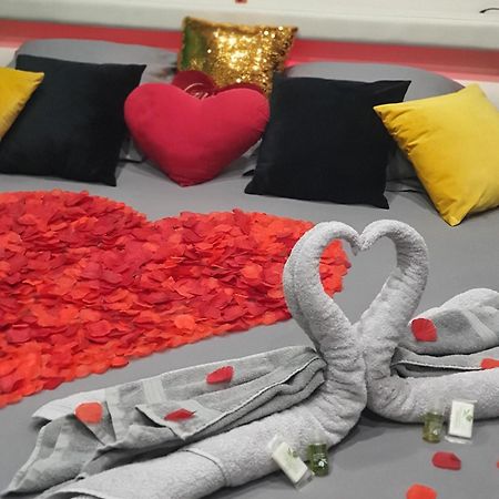 Suite Jacuzzi Privatif Plage Des Catalans マルセイユ エクステリア 写真