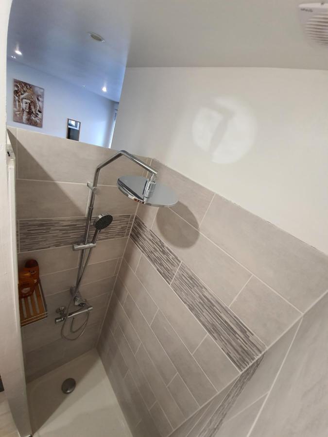 Suite Jacuzzi Privatif Plage Des Catalans マルセイユ エクステリア 写真
