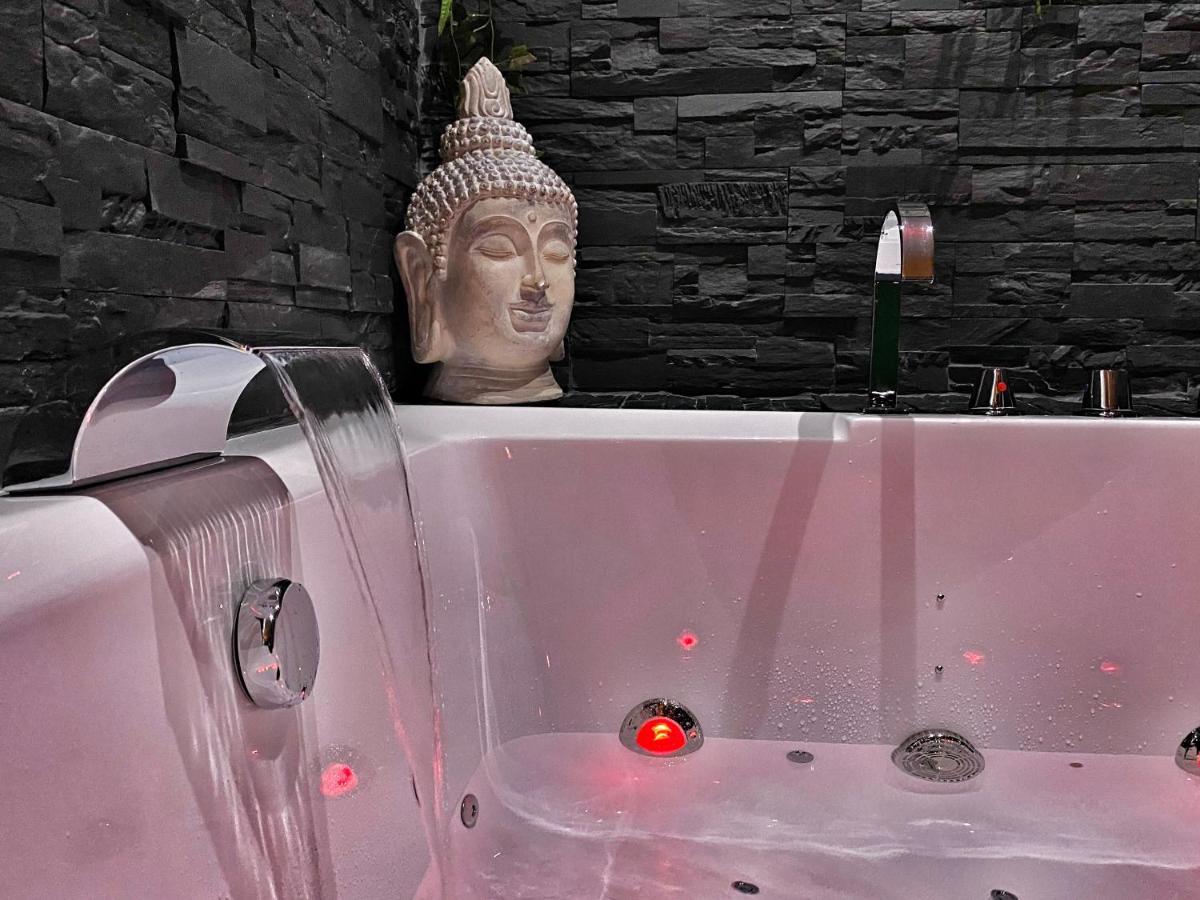 Suite Jacuzzi Privatif Plage Des Catalans マルセイユ エクステリア 写真