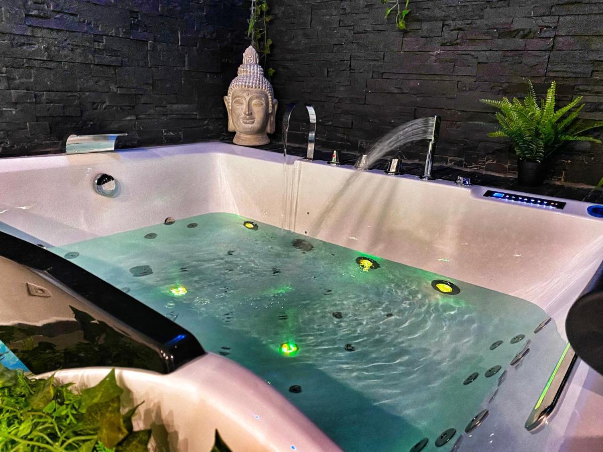 Suite Jacuzzi Privatif Plage Des Catalans マルセイユ エクステリア 写真