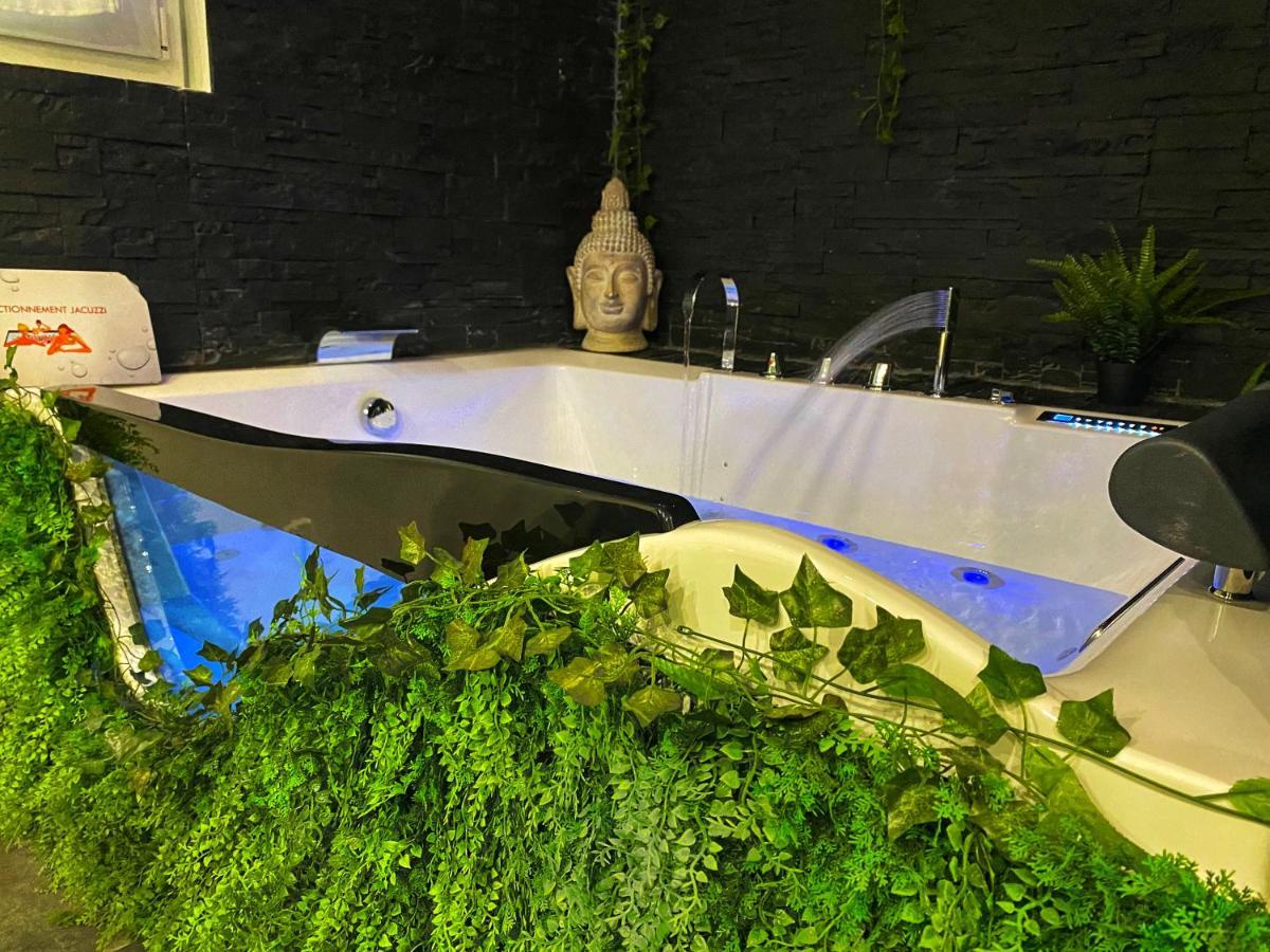 Suite Jacuzzi Privatif Plage Des Catalans マルセイユ エクステリア 写真