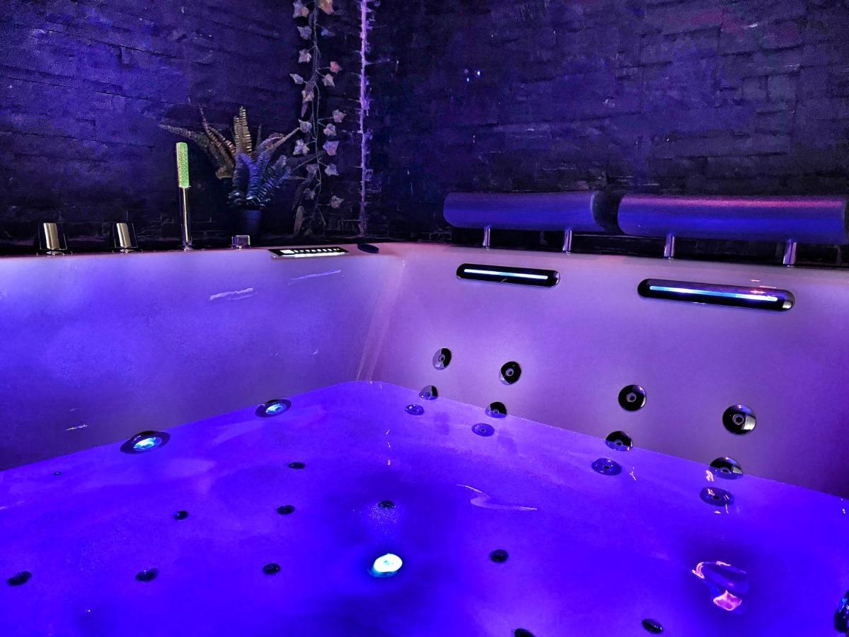 Suite Jacuzzi Privatif Plage Des Catalans マルセイユ エクステリア 写真