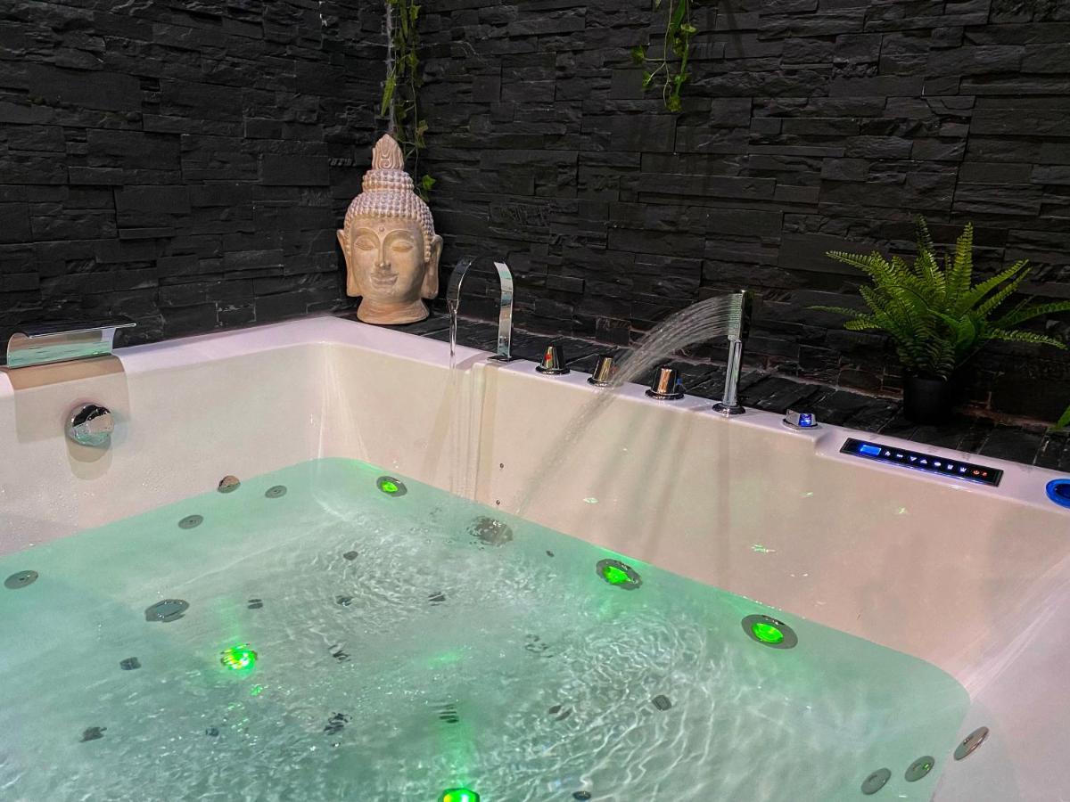 Suite Jacuzzi Privatif Plage Des Catalans マルセイユ エクステリア 写真