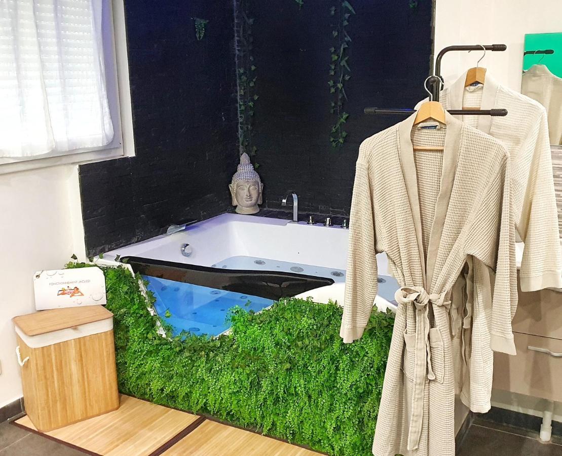Suite Jacuzzi Privatif Plage Des Catalans マルセイユ エクステリア 写真