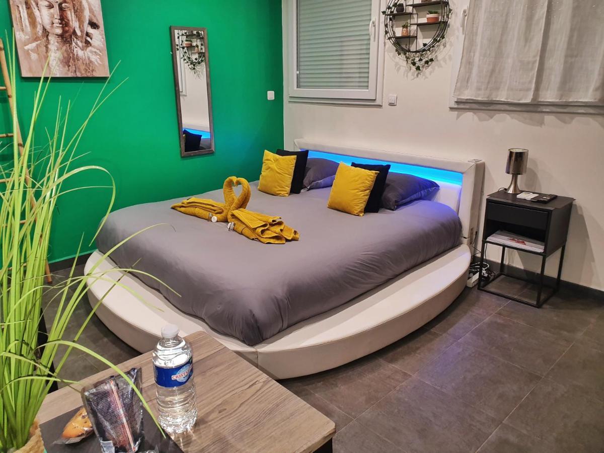 Suite Jacuzzi Privatif Plage Des Catalans マルセイユ エクステリア 写真
