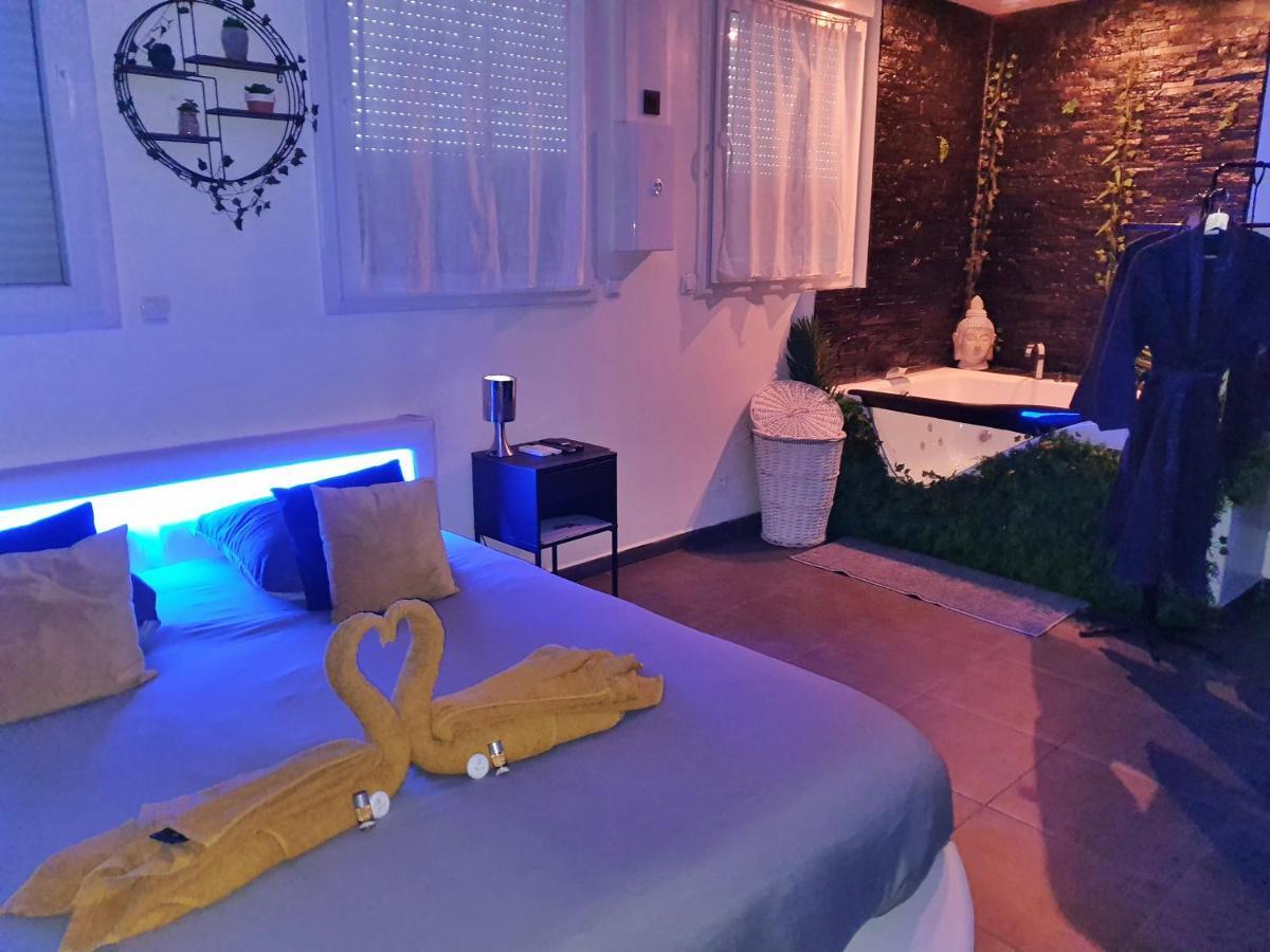Suite Jacuzzi Privatif Plage Des Catalans マルセイユ エクステリア 写真